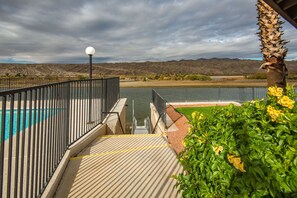 Property grounds - Steps from the River! Cozy 2 bed/ 2 bath condo. Min 30 day rental.  (Bullhead City)