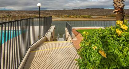 Steps from the River! Cozy 2 bed/ 2 bath condo. Min 30 day rental.