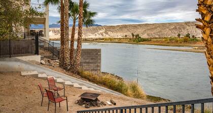 Steps from the River! Cozy 2 bed/ 2 bath condo. Min 30 day rental.