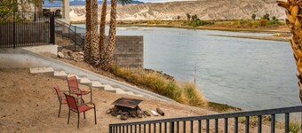 Steps from the River! Cozy 2 bed/ 2 bath condo. Min 30 day rental.