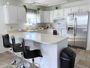 冰箱、微波炉、烤箱、炉灶