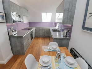 Cottage | Private kitchen | Fridge, microwave, dishwasher, electric kettle