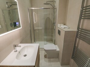 Cottage | Bathroom | Shower - Foxton Penthouse (Whitby)