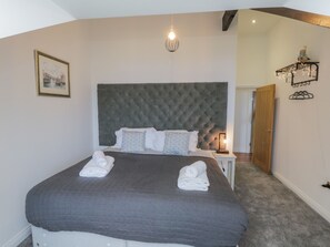Cottage | 2 bedrooms, individually decorated, individually furnished, free WiFi