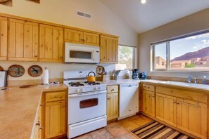 冰箱、微波炉、烤箱、炉灶