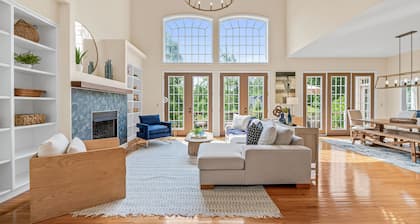 Weekend with friends & family! Movie room~Swim Spa~Hot Tub~Firepit~Sleeps