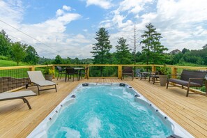 Outdoor spa tub - Weekend with friends & family! Movie room~Swim Spa~Hot Tub~Firepit~Sleeps (Weaverville)