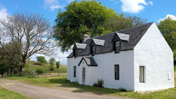 A white house with a steep roof, a chimney, and multiple windows. - Achanlochan Farm (Taynuilt)