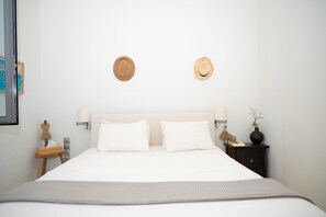 Unclassified image, 4 of 29, button