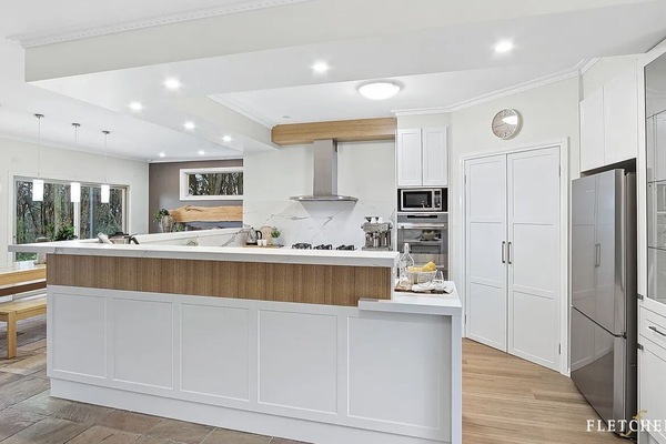 Kjøleskap, mikrobølgeovn, ovn og oppvaskmaskin