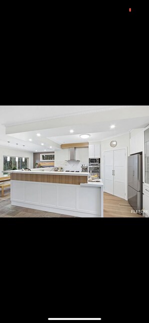 Réfrigérateur, micro-ondes, four, lave-vaisselle