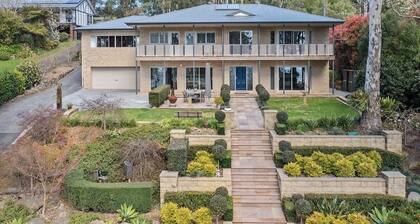 6 Star eco home with spectacular view.