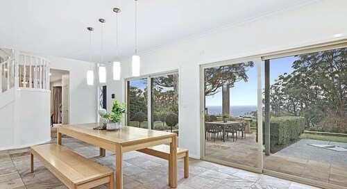 6 Star eco home with spectacular view.