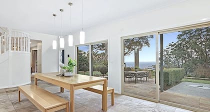 6 Star eco home with spectacular view.