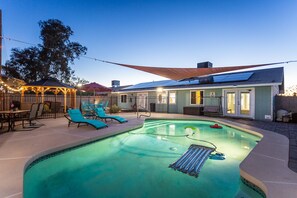 حمّام سباحة خارجي