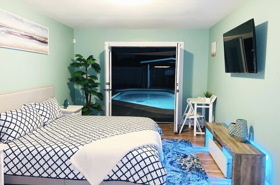 4 Bedroom Pool Home 🏡 close to all things fun 🤩 Pool is not heated.