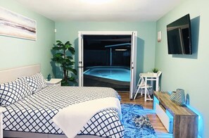 4 bedrooms, desk, iron/ironing board, free WiFi - 4 Bedroom Pool Home 🏡 close to all things fun 🤩 Pool is not heated. (Phoenix)