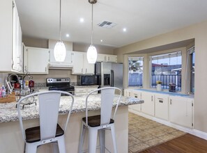 Fridge, microwave, oven, stovetop - 4 Bedroom Pool Home 🏡 close to all things fun 🤩 Pool is not heated. (Phoenix)