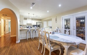 Dining - 4 Bedroom Pool Home 🏡 close to all things fun 🤩 Pool is not heated. (Phoenix)