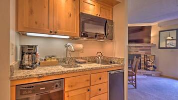 Mikrowelle, Herdplatte, Geschirrspüler