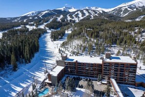 Exterior - Cozy King Studio, Ski In, Ski Out, Dog Friendly (Breckenridge)