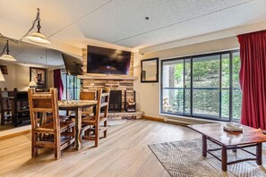 Dining - Cozy King Studio, Ski In, Ski Out, Dog Friendly (Breckenridge)