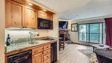 Mikrowelle, Herdplatte, Geschirrspüler