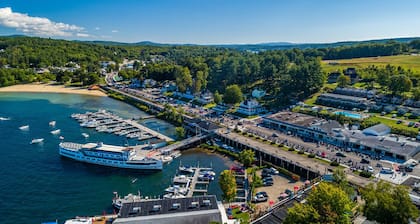 Spacious home minutes from Gunstock and Lake Winnipesaukee