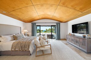 4 Schlafzimmer, Zimmersafe, Schreibtisch, Bügeleisen/Bügelbrett
