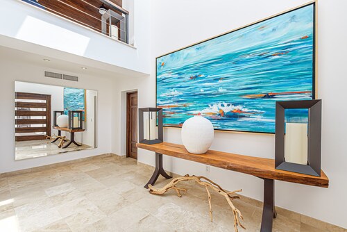 Steps to Beach: 4BR LUXE VILLA+Pool+Maid+Concierge+Health Club+Spa