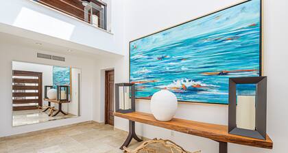 Steps to Beach: 4BR LUXE VILLA+Pool+Maid+Concierge+Health Club+Spa