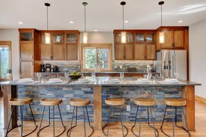 Fridge, microwave, oven, stovetop - Winter Park Ranch Luxury Home I Private Hot Tub I Great Views I Best Price I Discounted Attractions (Fraser)