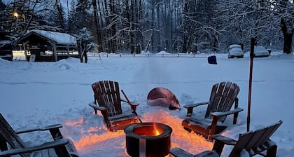 Am Fluss Haus, RIESIGE Ansichten, Whirlpool, schläft bis 6 in Luxus auf. Capt. Fantastisch!