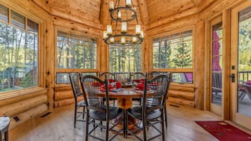 House | In-room dining