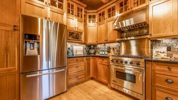 House | Private kitchen | Full-size fridge, microwave, oven, stovetop