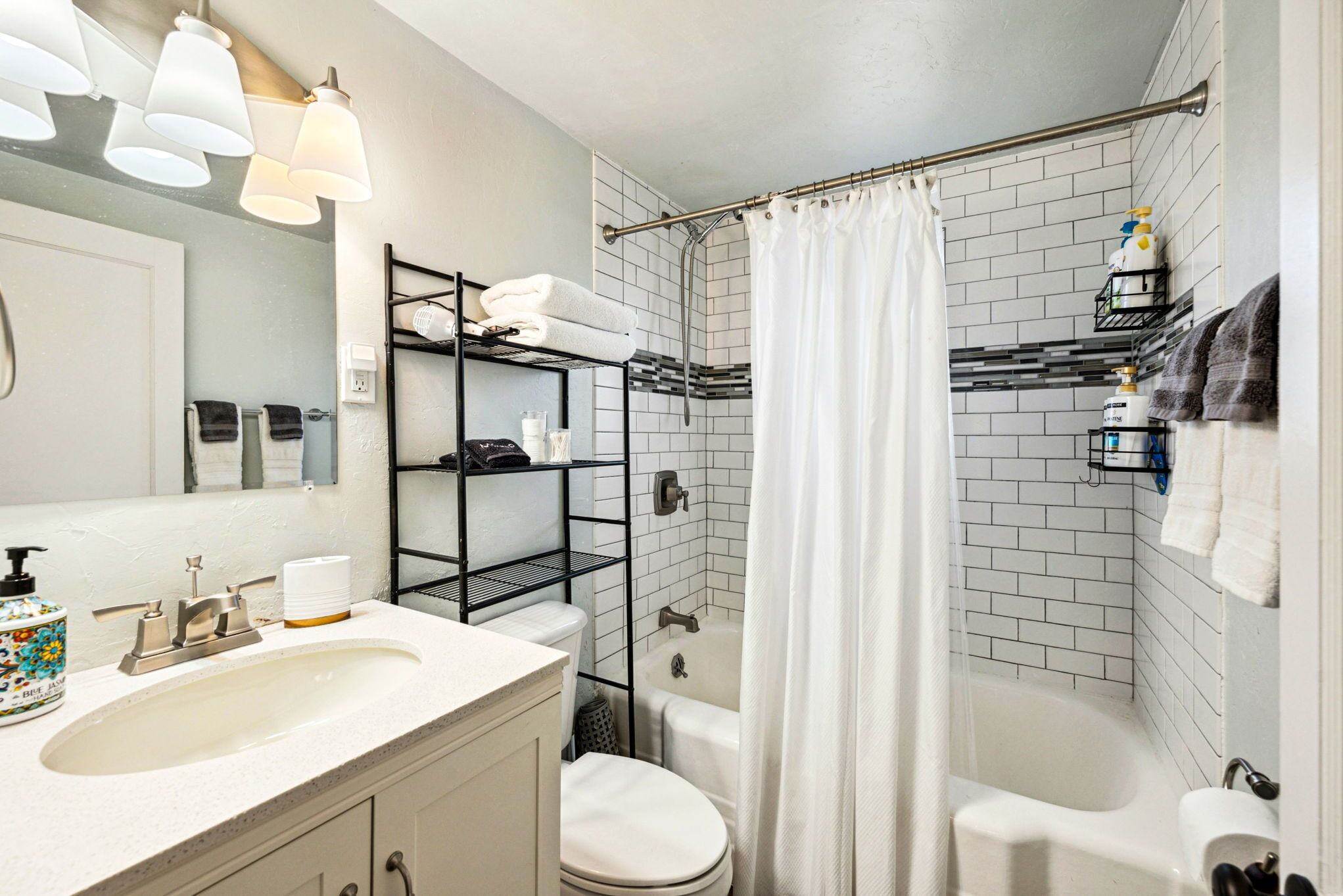 Combined shower/tub, eco-friendly toiletries, hair dryer, towels