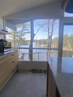 المنشأة من الداخل