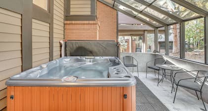 Convenient Mountain Retreat at the Canyon Racquet Club