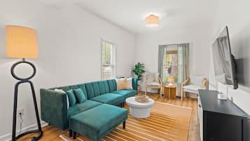 Televisor intel·ligent, videojocs i taula de tennis de taula