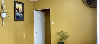 NEW BUILD!!! Royale Flush Suites: One Bedroom mins from attractions