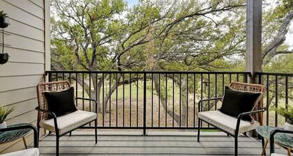 `Hogan Hideaway` Lake, Pool, Golf course, Gym!