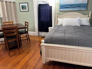 2 室のベッドルーム、アイロン / アイロン台、WiFi (無料)、ベッドシーツ