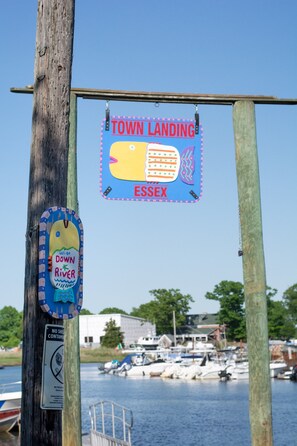 Marina - Relaxing Rivers Edge Main Street Retreat (Essex)
