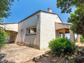 Exterior - Wonderful private villa for 8 guests with WIFI, TV, terrace and panoramic view (Bormes-les-mimosas)