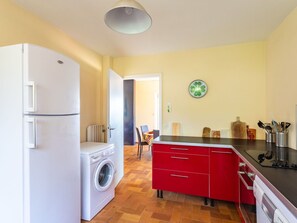 Private kitchen - Wonderful private villa for 8 guests with WIFI, TV, terrace and panoramic view (Bormes-les-mimosas)