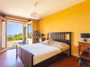 Room - Wonderful private villa for 8 guests with WIFI, TV, terrace and panoramic view (Bormes-les-mimosas)