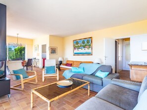 Living area - Wonderful private villa for 8 guests with WIFI, TV, terrace and panoramic view (Bormes-les-mimosas)