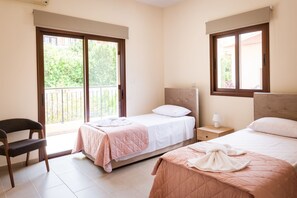 4 dormitorios, tabla de planchar con plancha, wifi gratis y ropa de cama