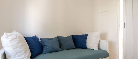 2 dormitorios, cuna de viaje, wifi gratis y ropa de cama