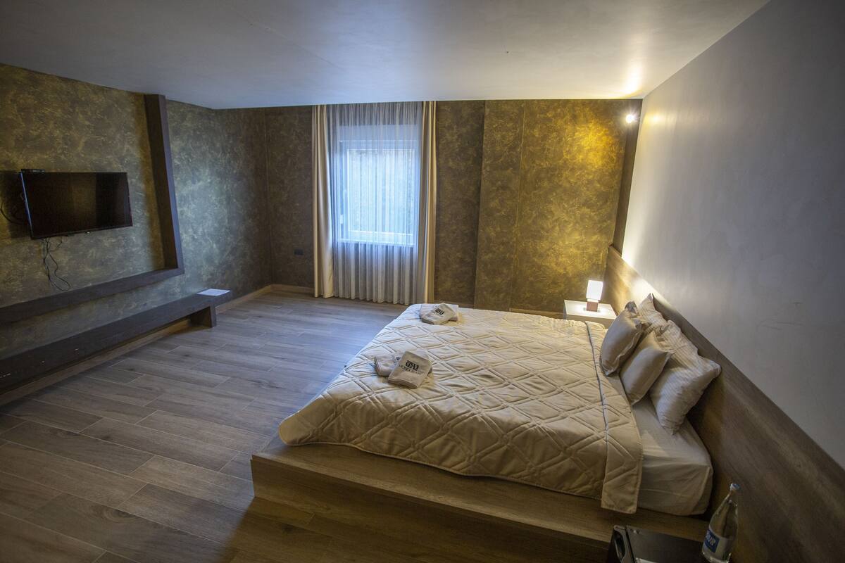 Basic Double Room | Minibar, WiFi (free)